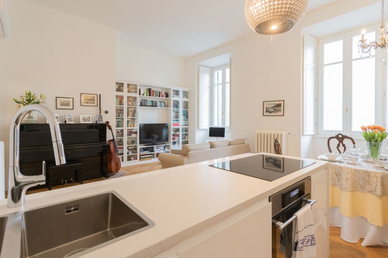 Апартаменты у озера Комо, Италия, 168 м2 фото 4
