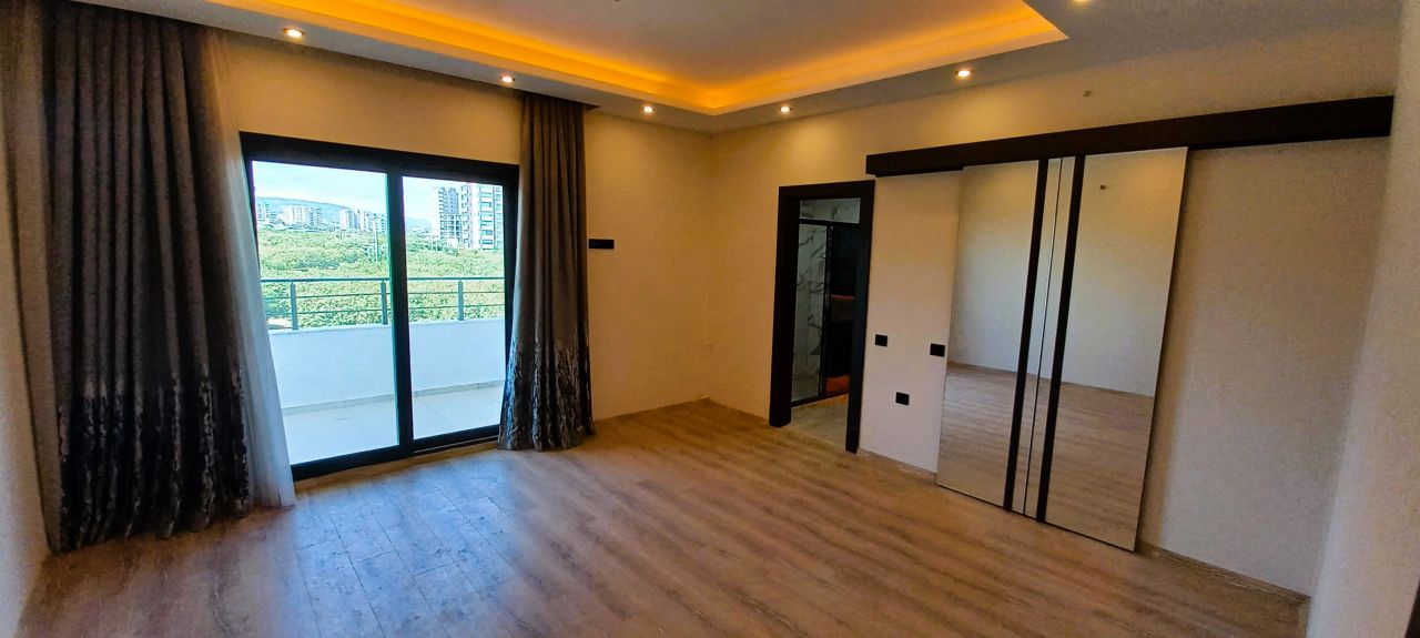 Квартира в Мерсине, Турция, 240 м2 фото 5