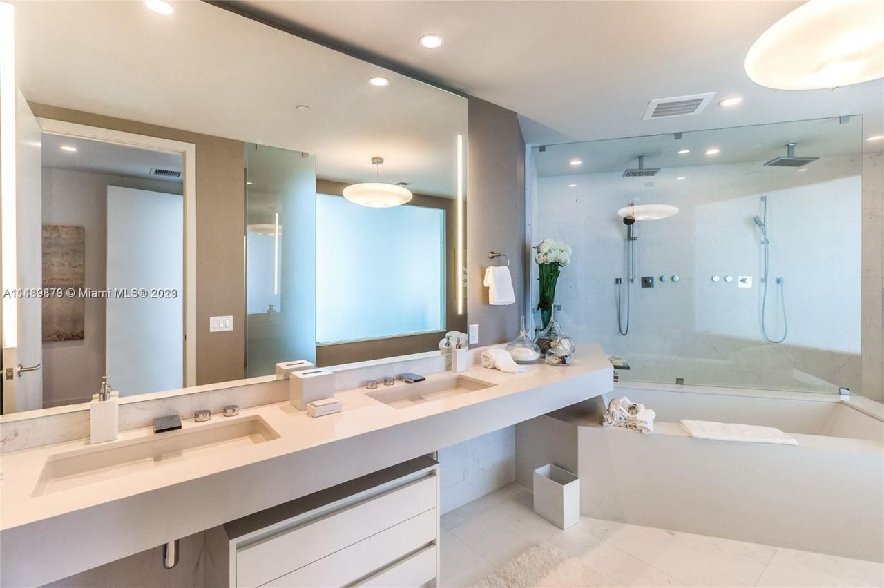 Квартира в Майами, США, 300 м2 фото 2