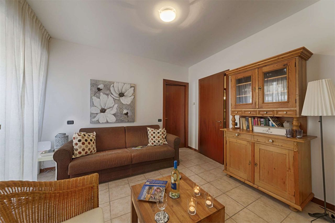 Квартира у озера Комо, Италия, 70 м2 фото 2