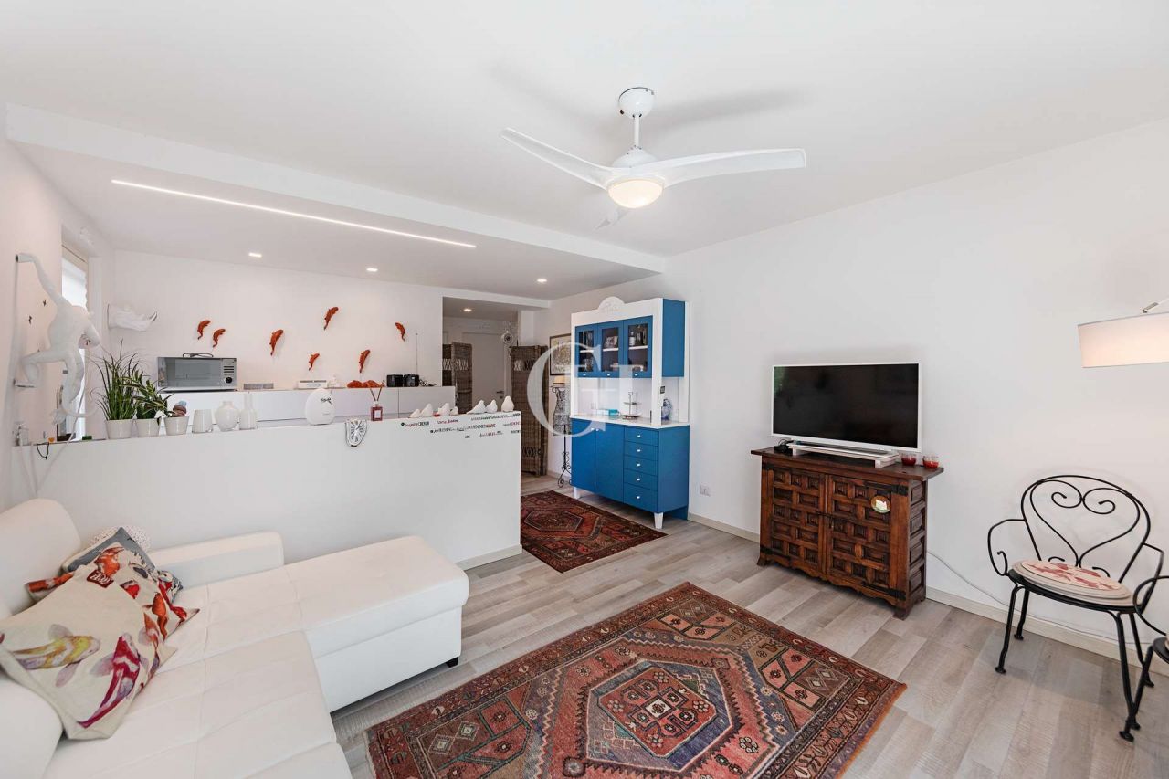 Апартаменты у озера Гарда, Италия, 75 м2 фото 2