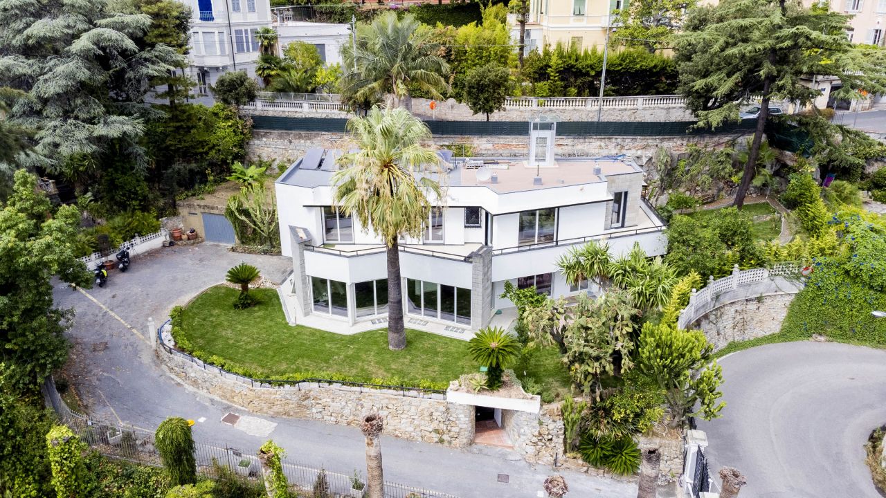 Вилла в Сан-Ремо, Италия, 460 м2 фото 1