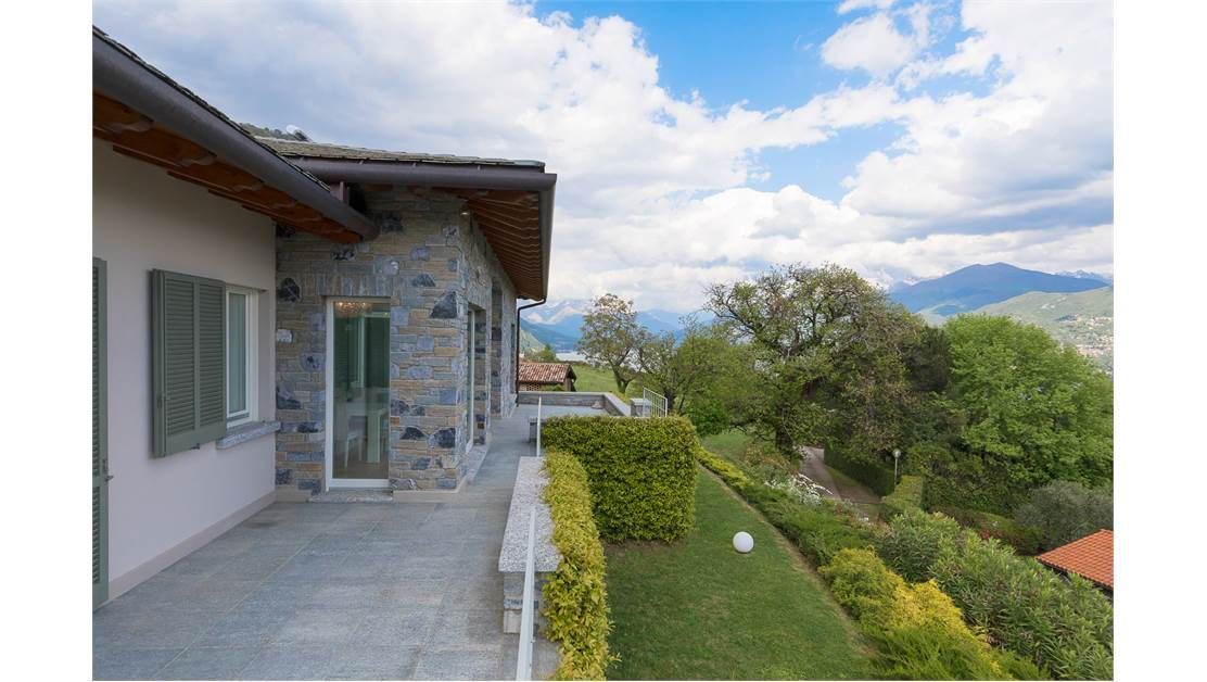 Вилла у озера Комо, Италия, 300 м2 фото 2
