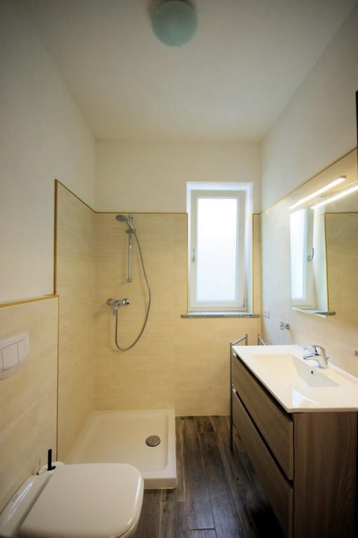 Апартаменты у озера Комо, Италия, 63 м2 фото 3