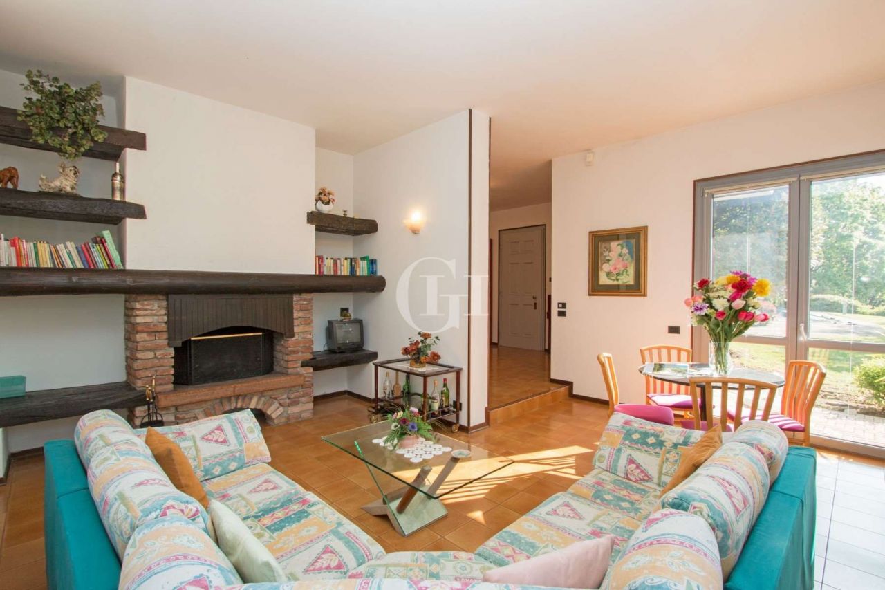 Вилла у озера Гарда, Италия, 280 м2 фото 4