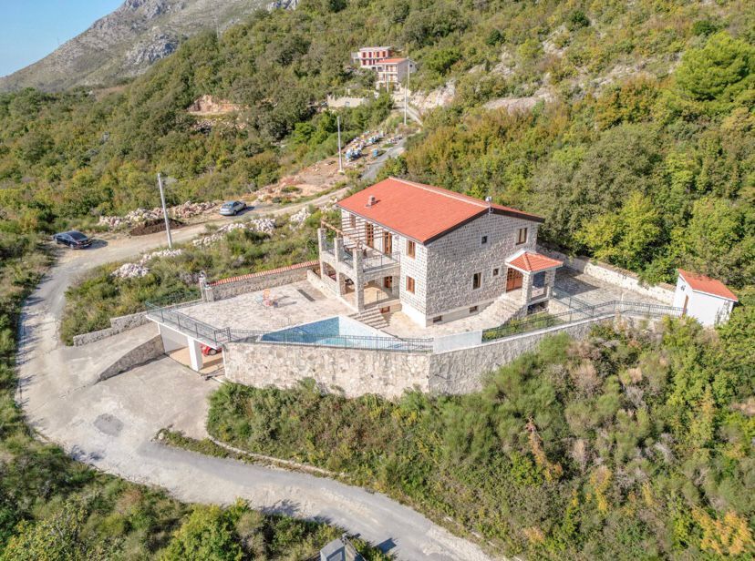 Вилла в Будве, Черногория, 466 м2 фото 1