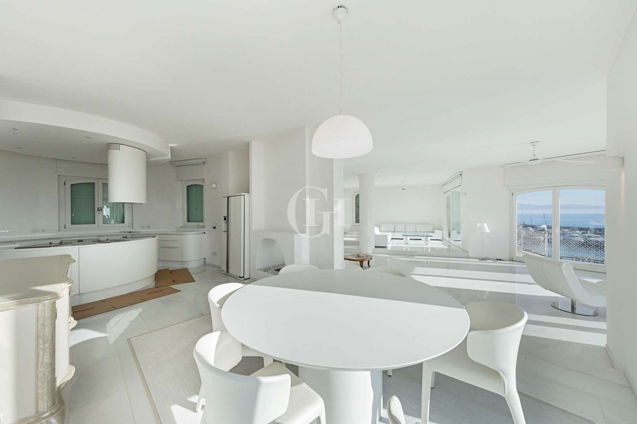 Вилла у озера Гарда, Италия, 400 м2 фото 4