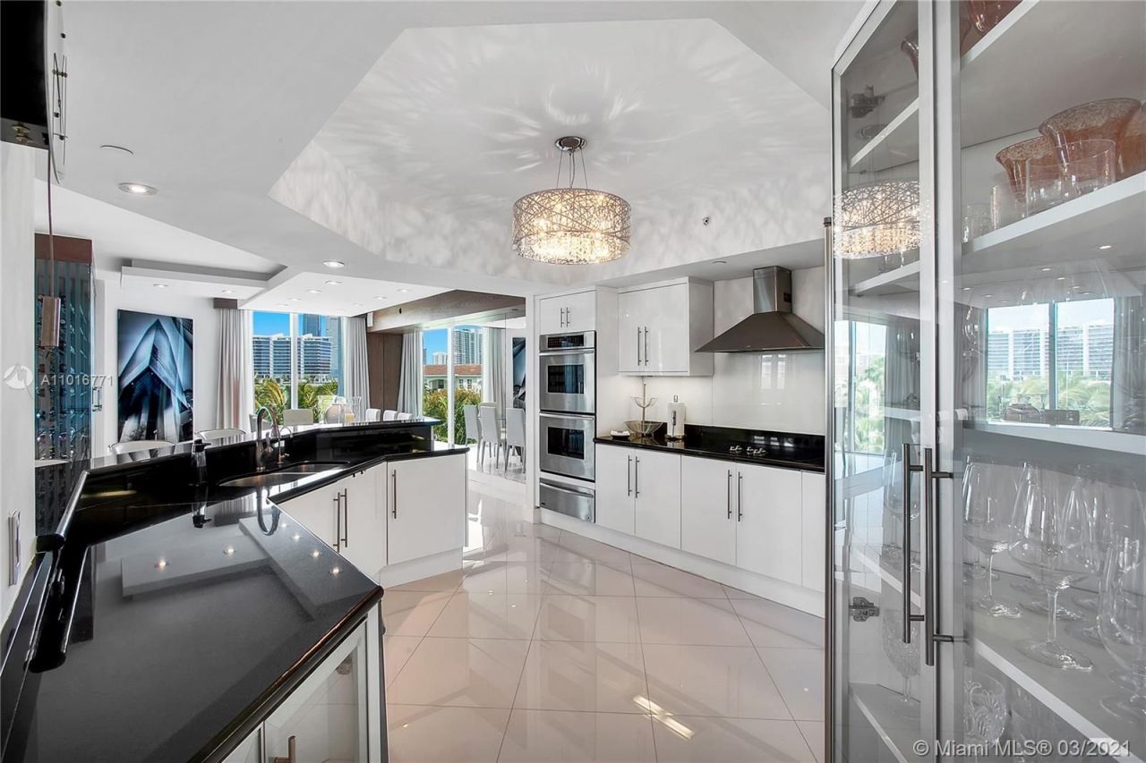 Квартира в Майами, США, 330 м2 фото 2