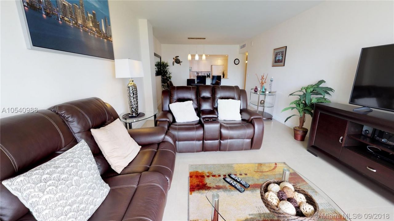Квартира в Майами, США, 100 м2 фото 2