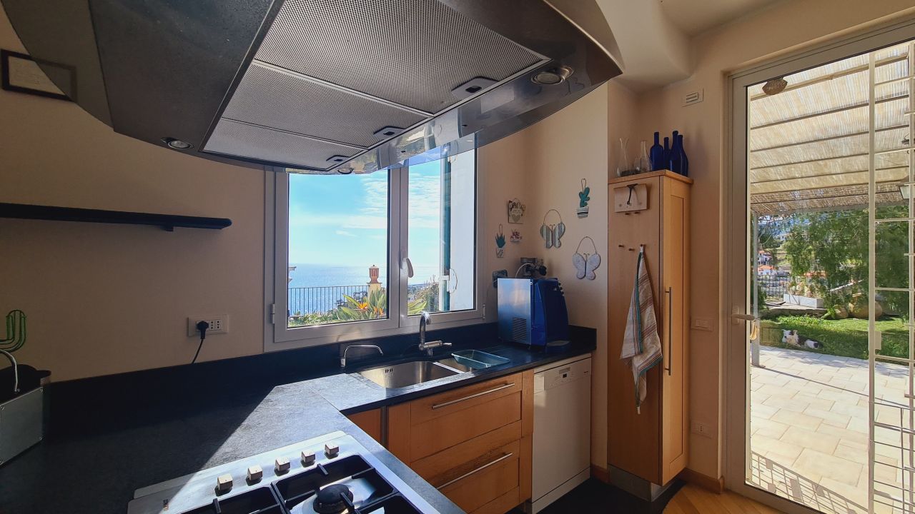 Вилла в Сан-Ремо, Италия, 550 м2 фото 2