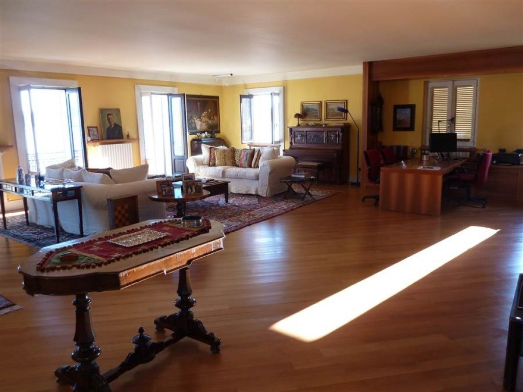 Квартира у озера Маджоре, Италия, 240 м2 фото 5