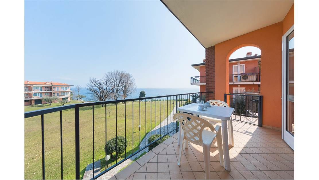 Квартира у озера Гарда, Италия, 95 м2 фото 3