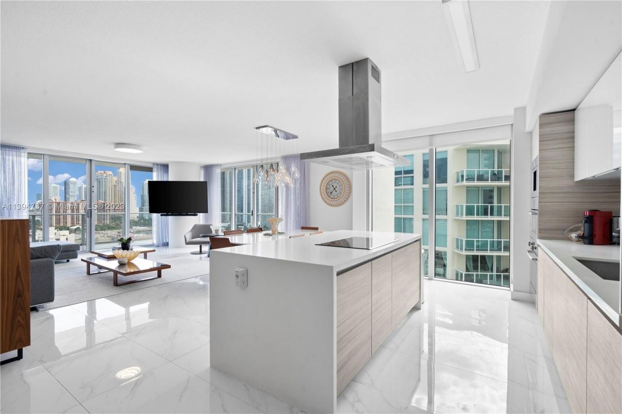 Квартира в Майами, США, 180 м2 фото 2