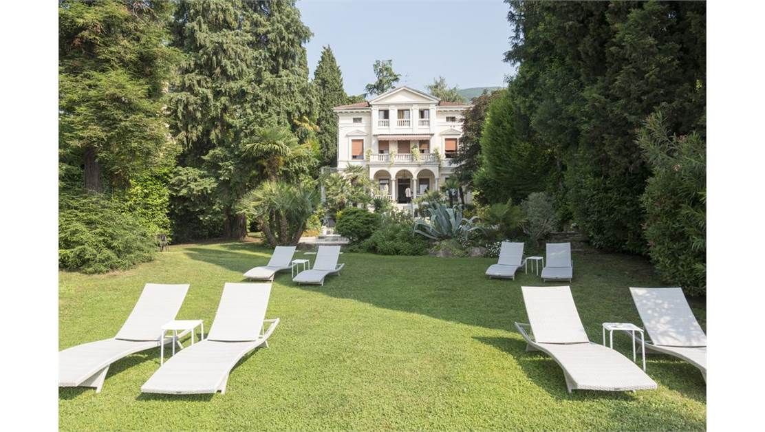 Вилла у озера Гарда, Италия, 600 м2 фото 3