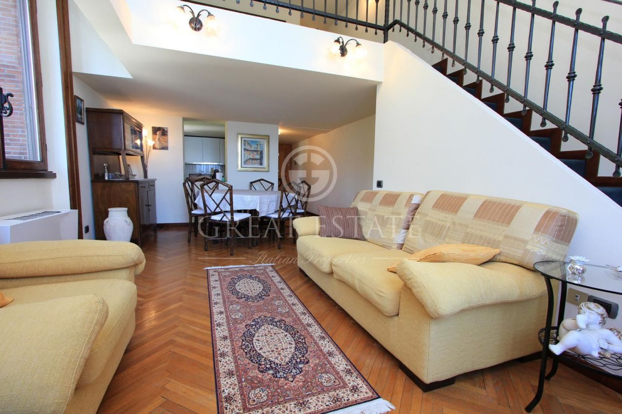 Апартаменты у озера Комо, Италия, 90 м2 фото 3