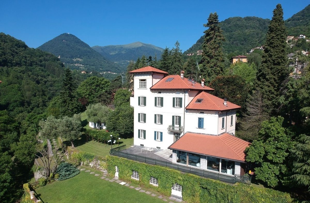Дом в Комо, Италия, 890 м2 фото 1