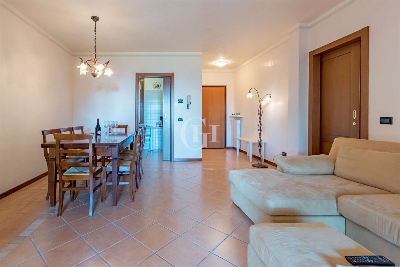 Квартира у озера Гарда, Италия, 85 м2 фото 2
