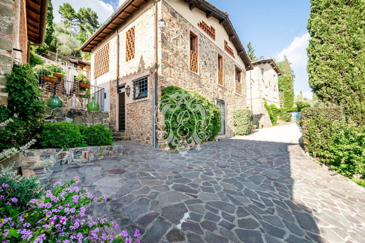 Вилла в Лукке, Италия, 380 м2 фото 2