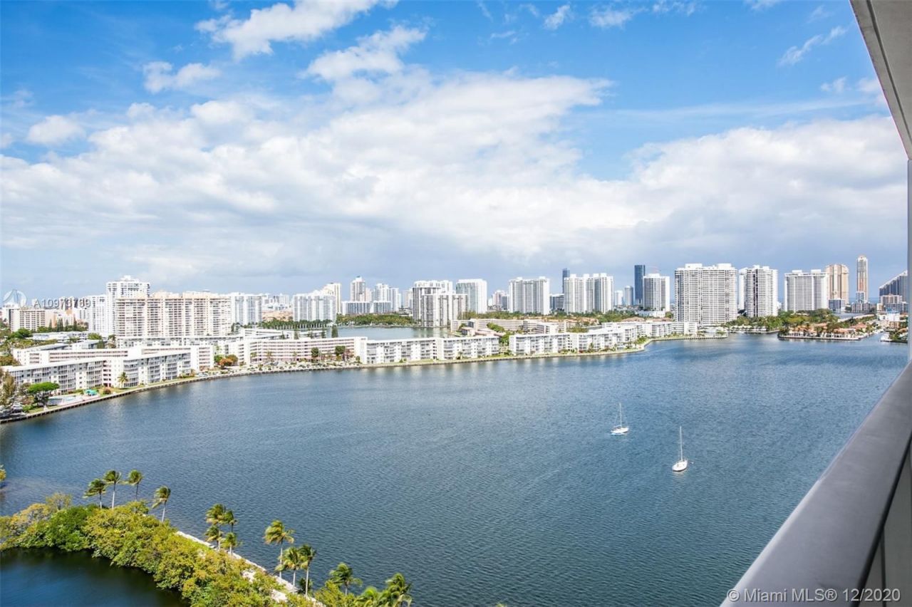 Квартира в Майами, США, 200 м2 фото 2