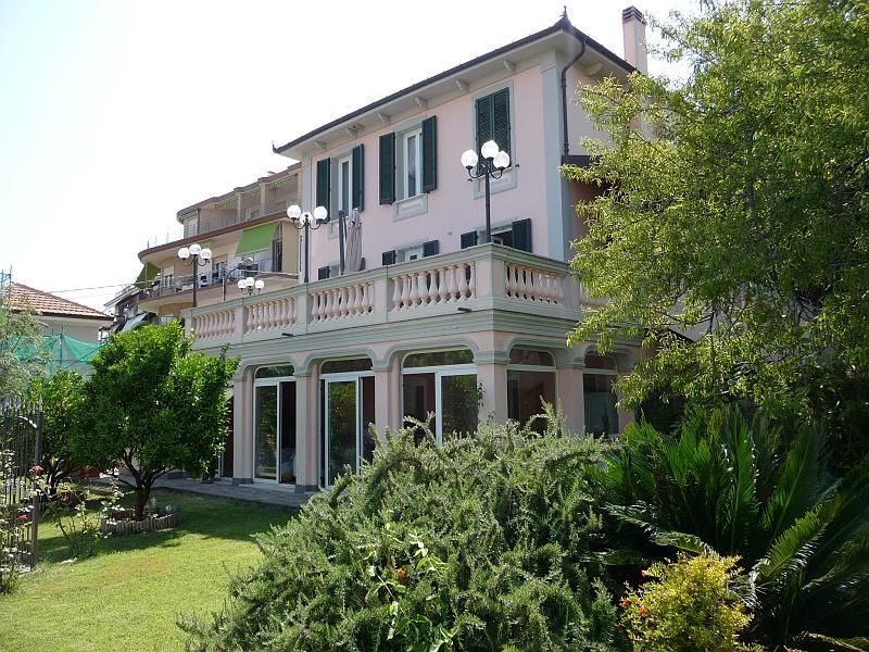 Вилла в Сан-Ремо, Италия, 345 м2 фото 5