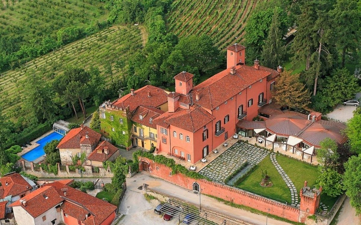 Поместье в Кунео, Италия, 2 500 м2 фото 1