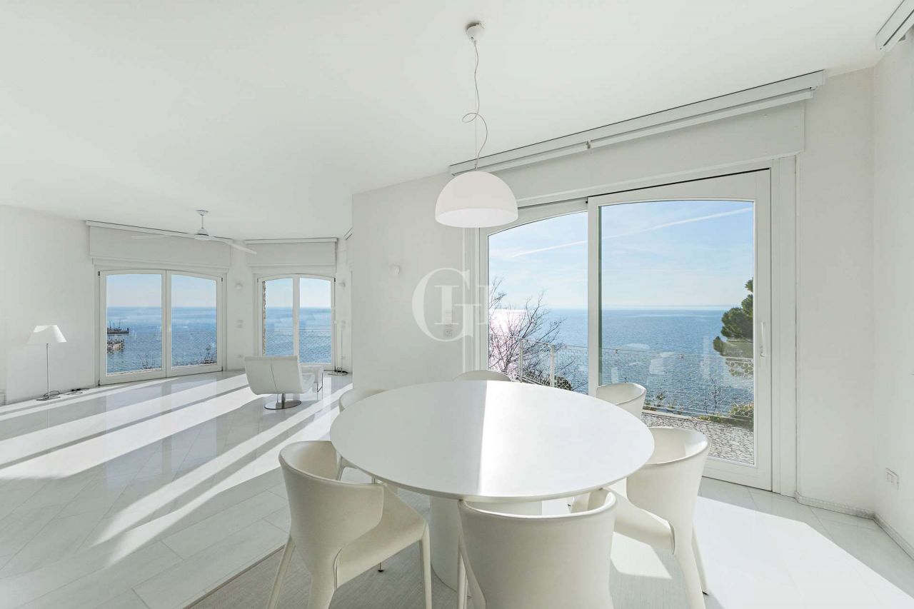 Вилла у озера Гарда, Италия, 400 м2 фото 3