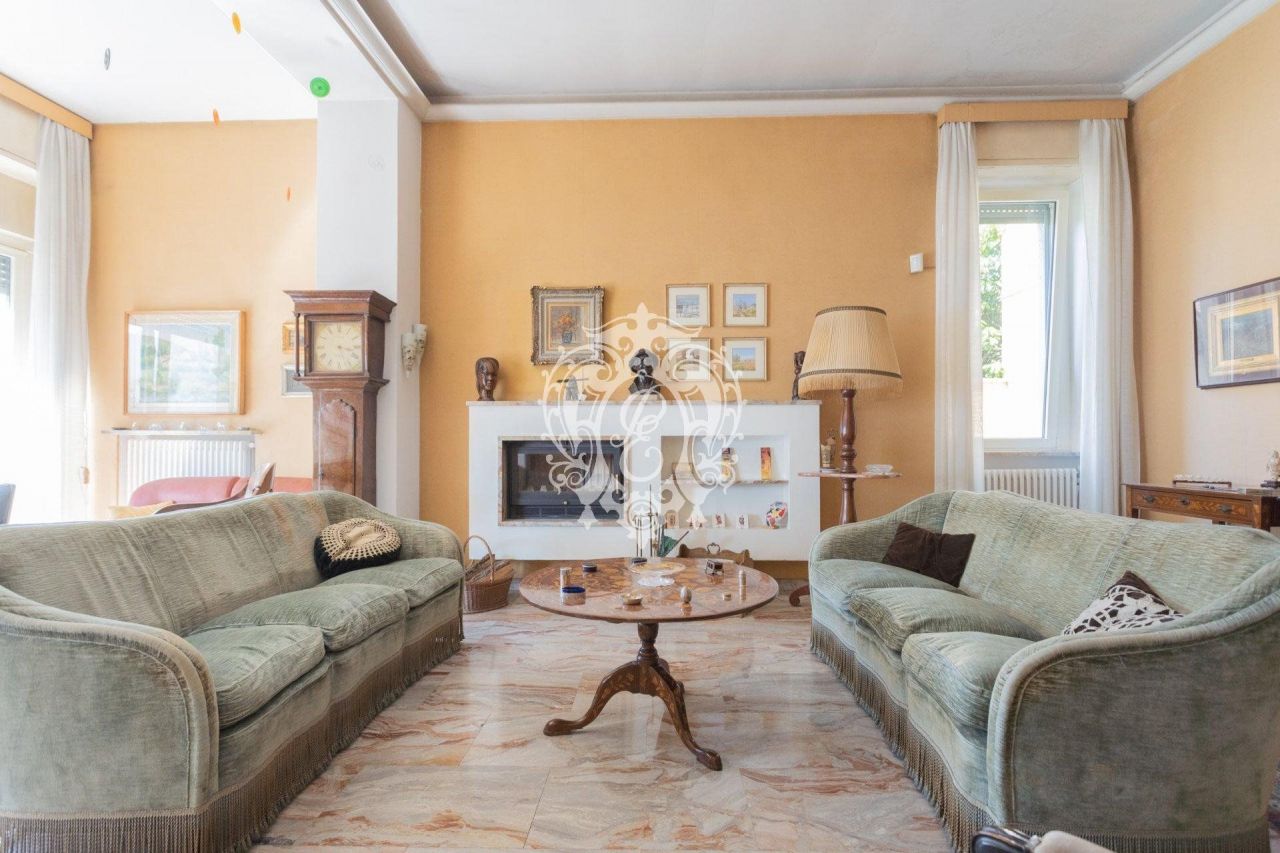 Вилла в Комо, Италия, 390 м2 фото 5