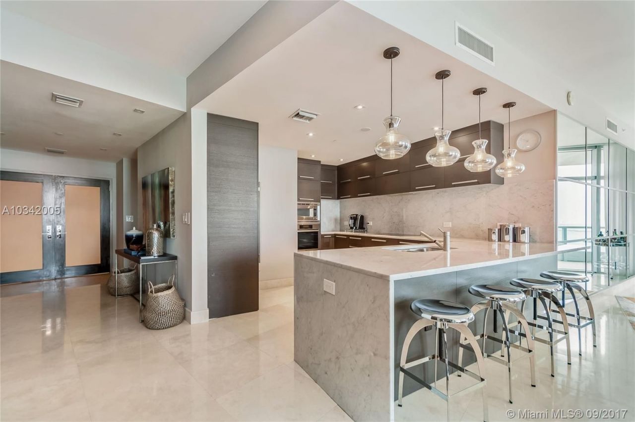 Квартира в Майами, США, 200 м2 фото 3