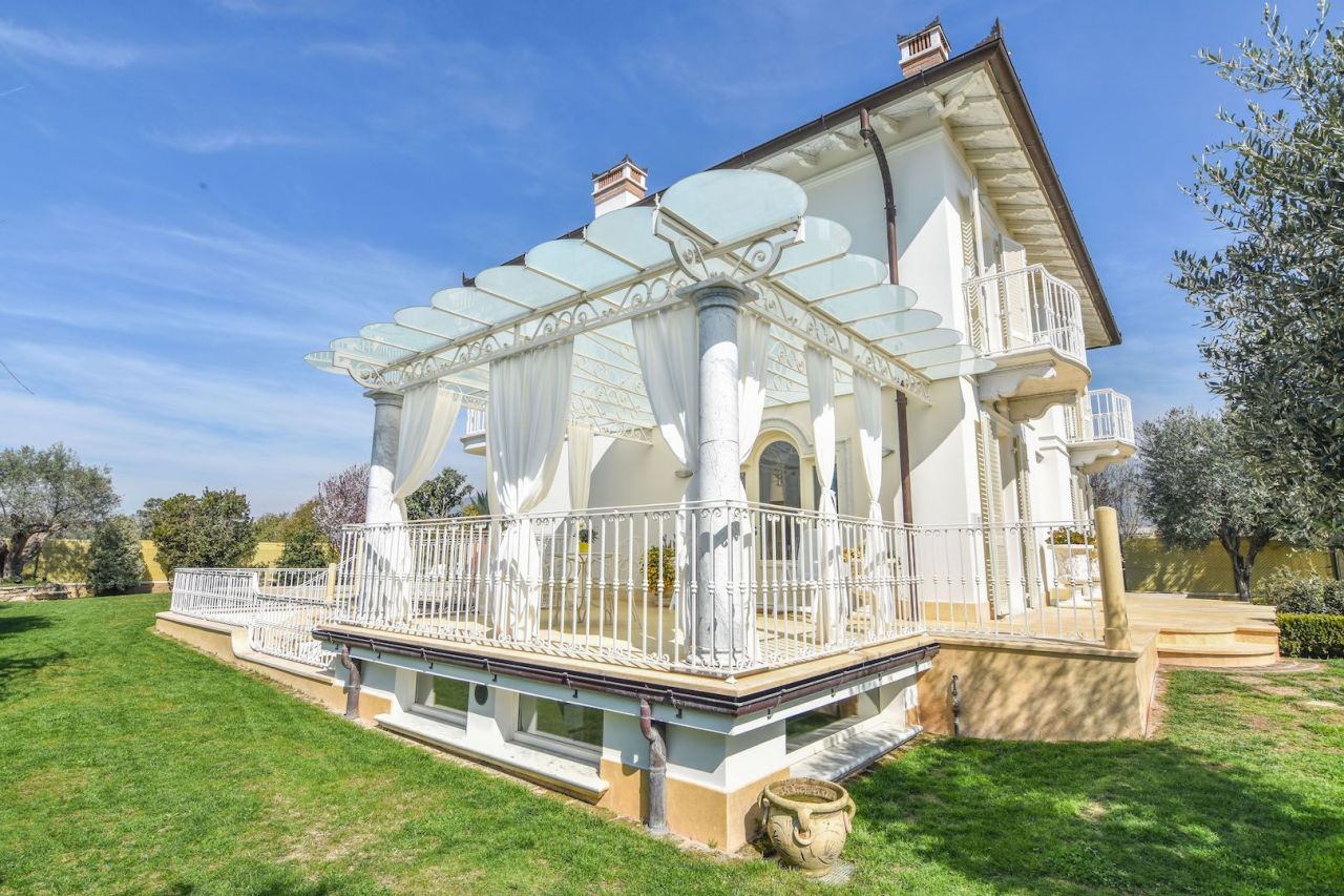 Вилла в Марина ди Пьетрасанта, Италия, 300 м2 фото 4