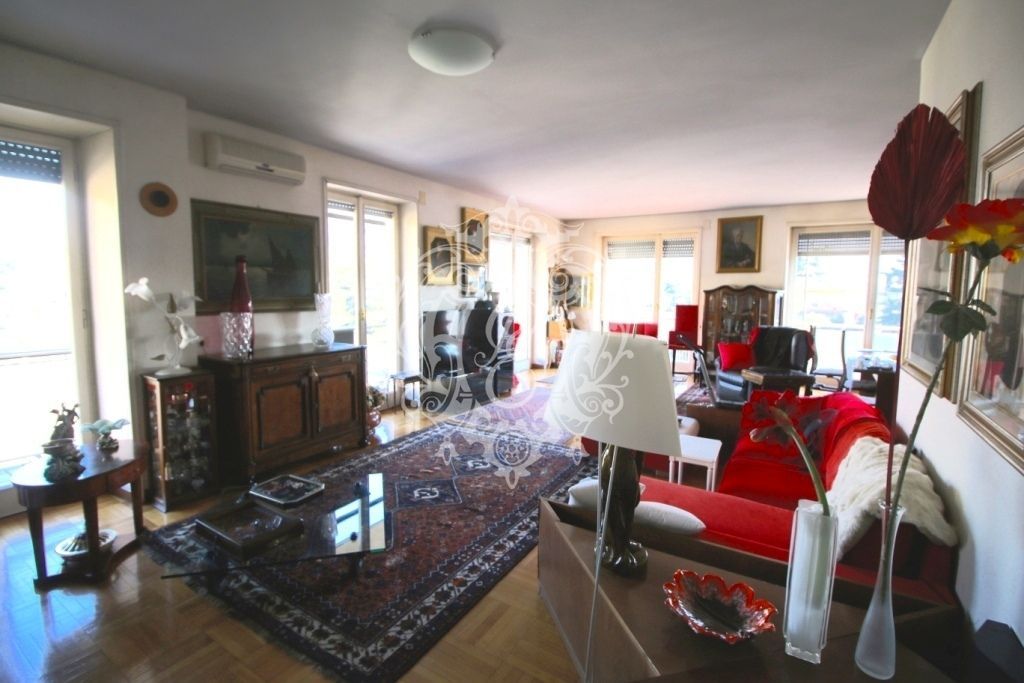 Апартаменты у озера Комо, Италия, 270 м2 фото 5