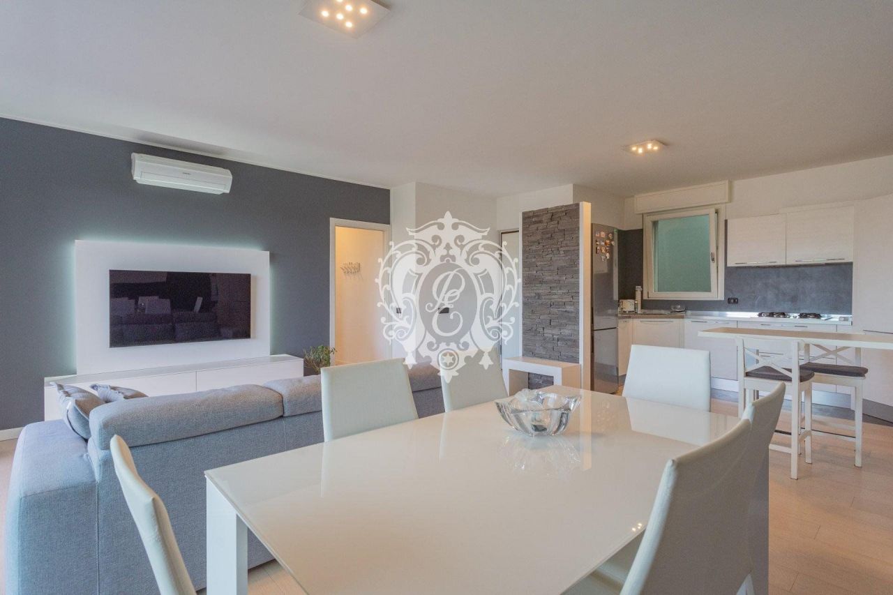 Квартира в Комо, Италия, 95 м2 фото 4
