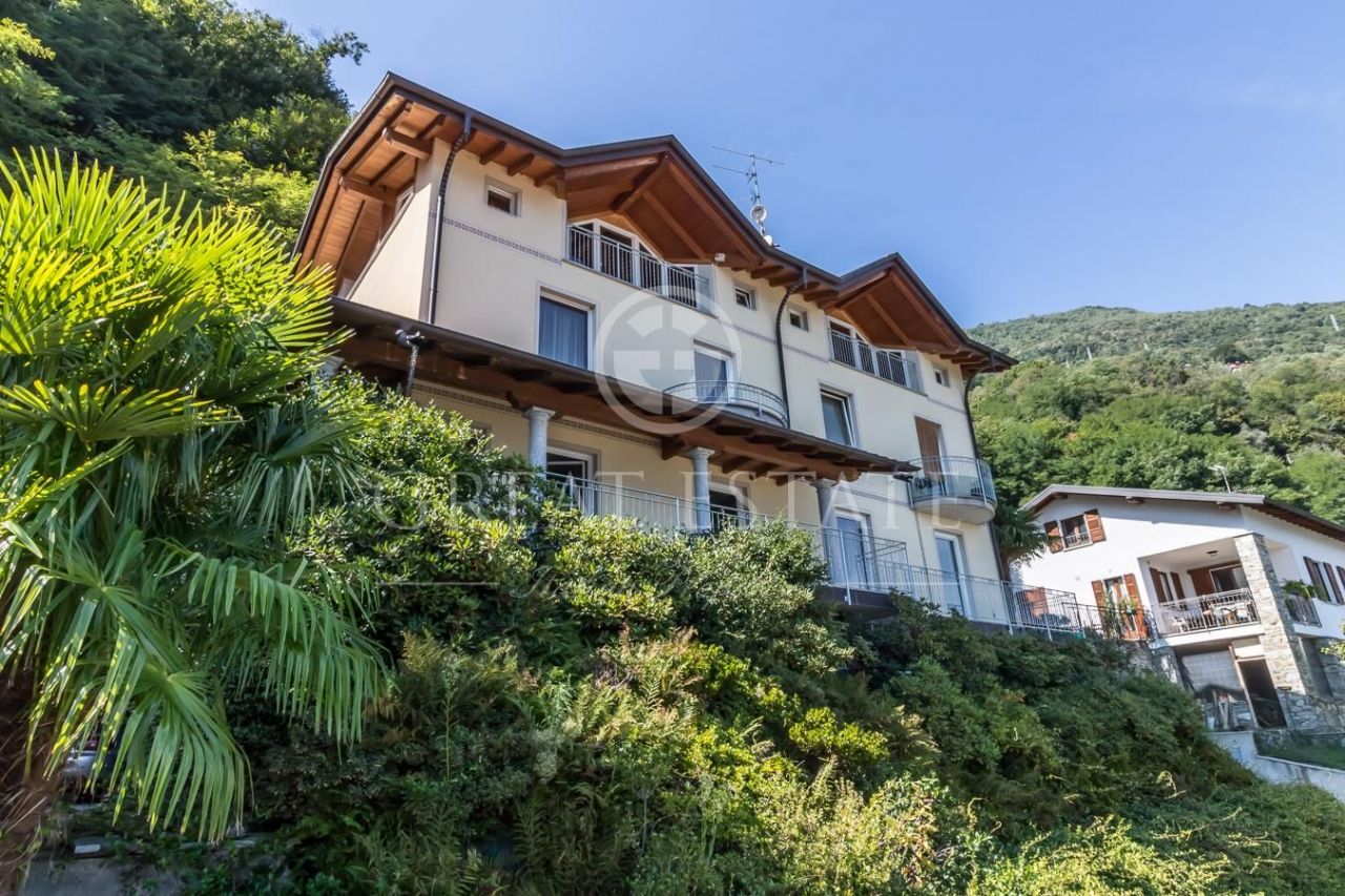 Вилла у озера Комо, Италия, 400 м2 фото 2