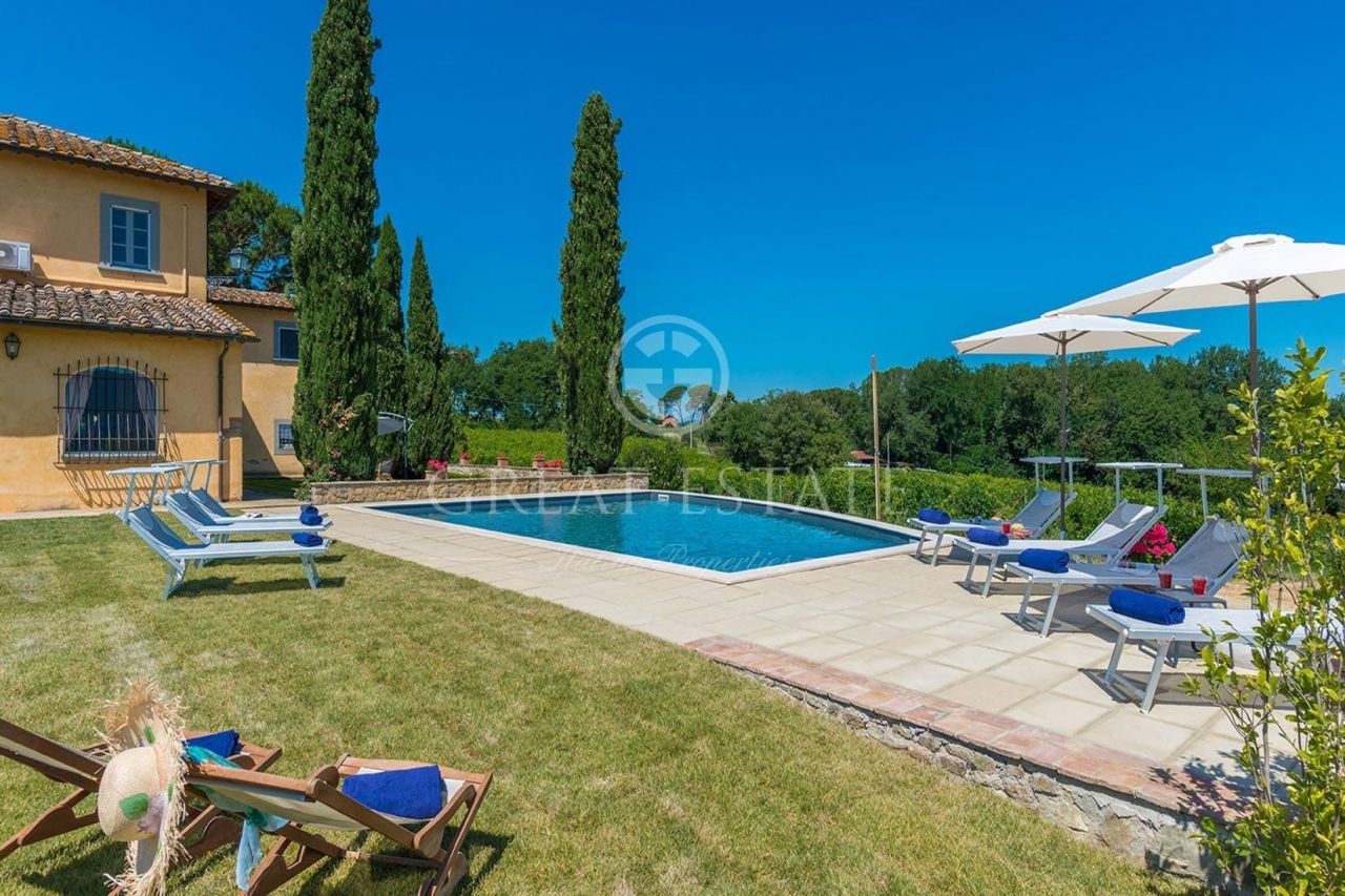 Вилла в Ареццо, Италия, 528.75 м2 фото 2