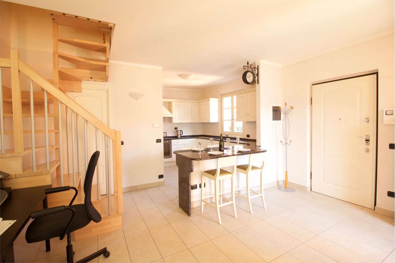 Квартира у озера Комо, Италия, 85 м2 фото 3