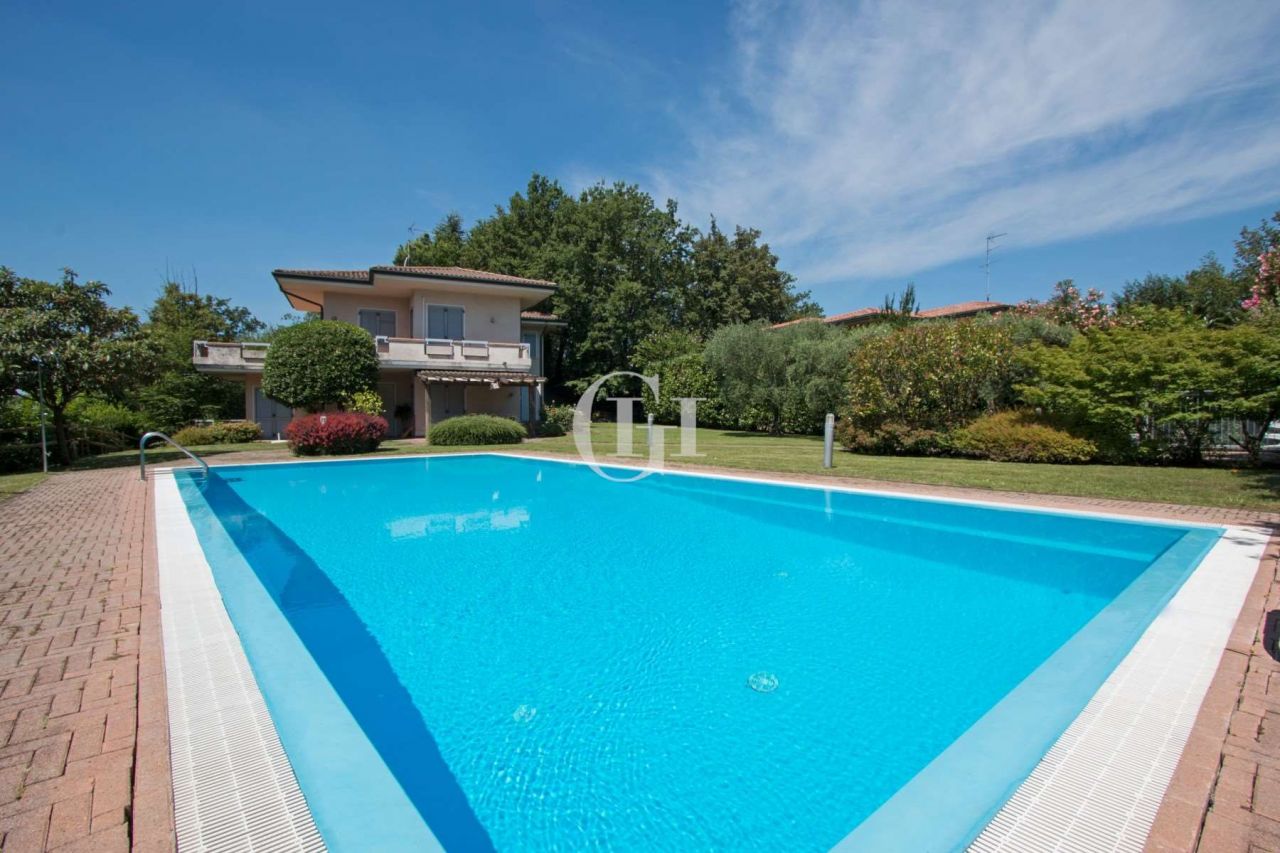 Вилла у озера Гарда, Италия, 280 м2 фото 3