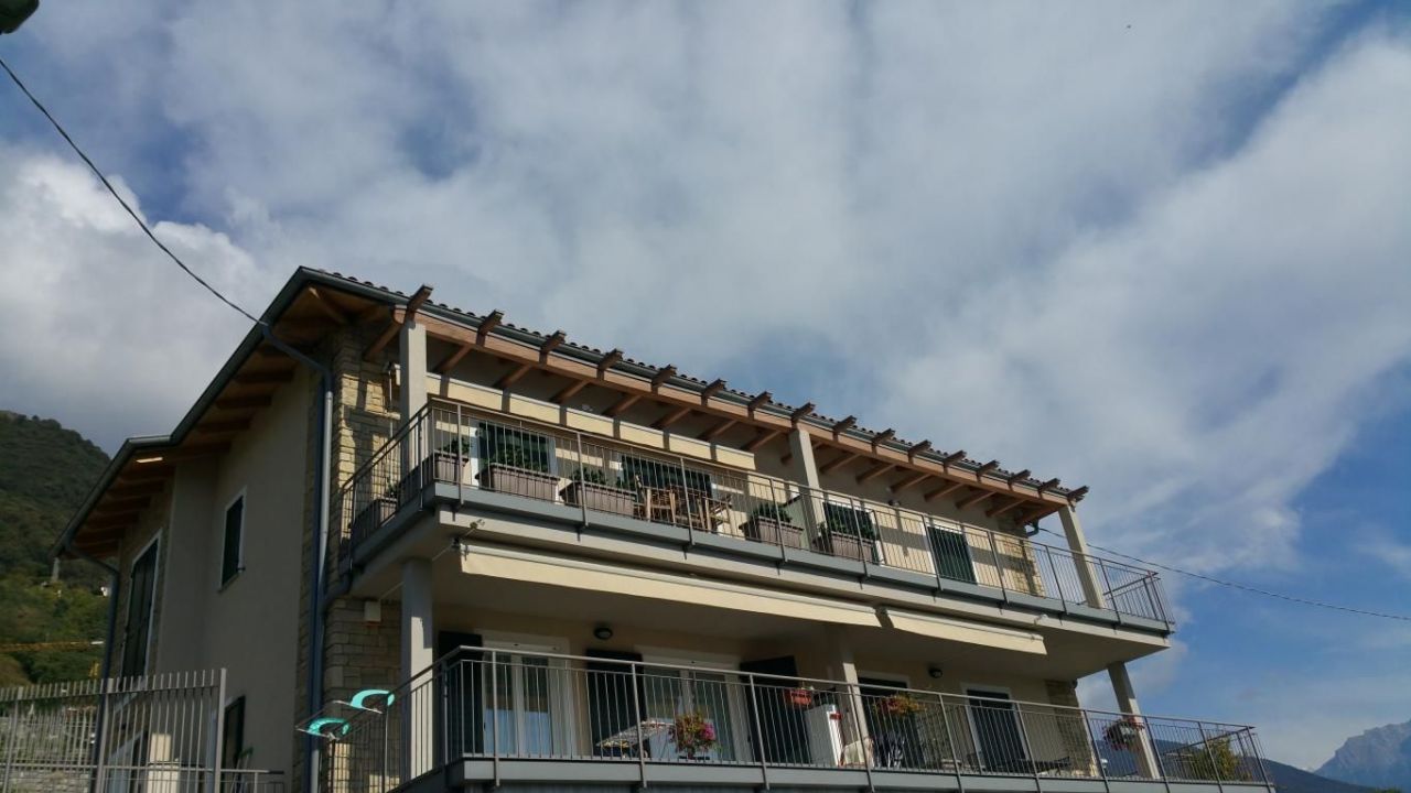 Апартаменты у озера Комо, Италия, 63 м2 фото 5