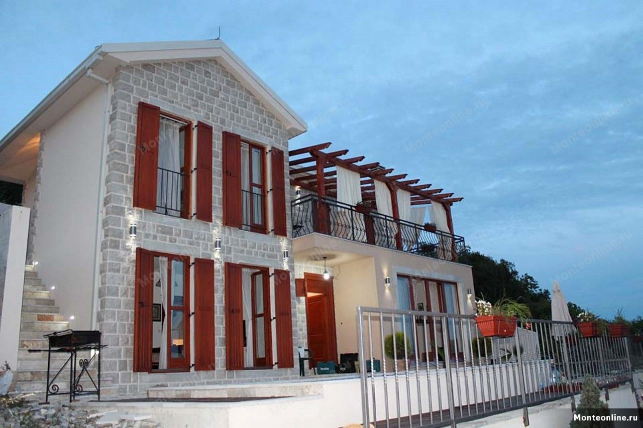 Вилла в Тивате, Черногория, 210 м2 фото 2