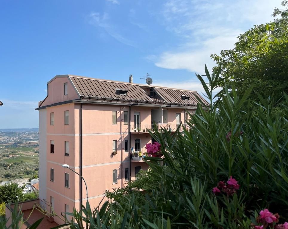 Квартира в Читта-Сант-Анджело, Италия, 80 м2 фото 2