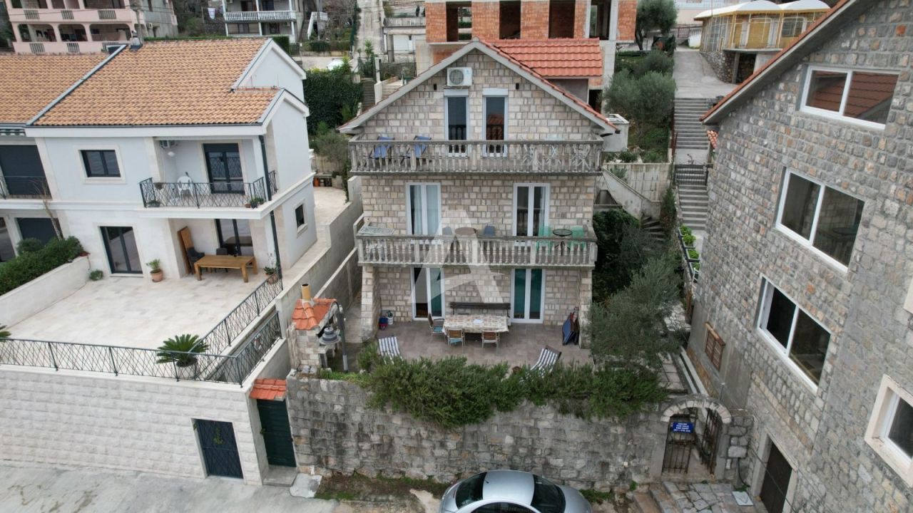 Дом в Тивате, Черногория, 180 м2 фото 4