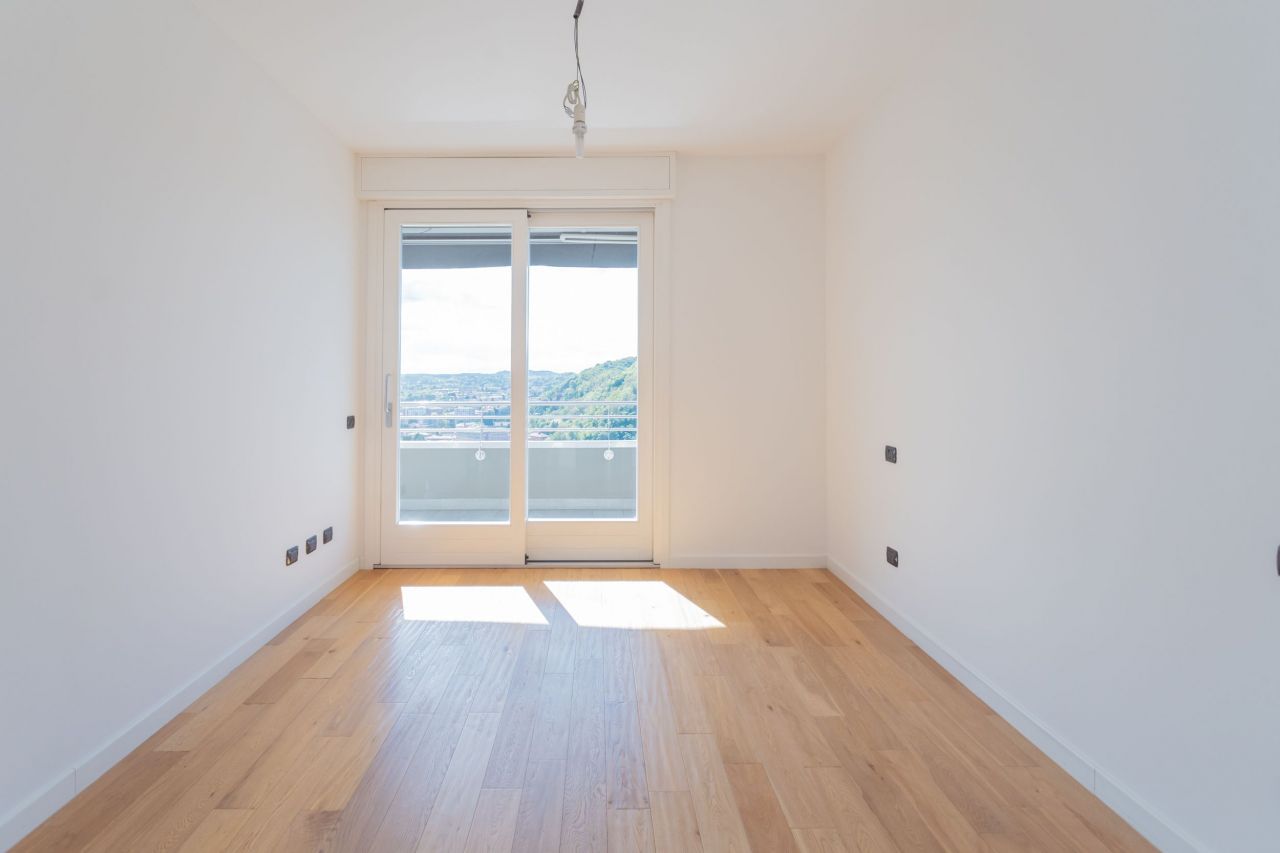 Апартаменты у озера Комо, Италия, 140 м2 фото 5