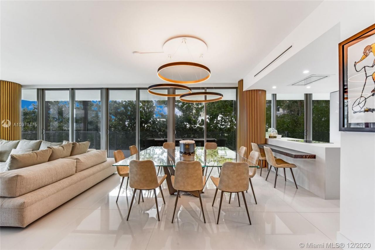 Квартира в Майами, США, 220 м2 фото 2
