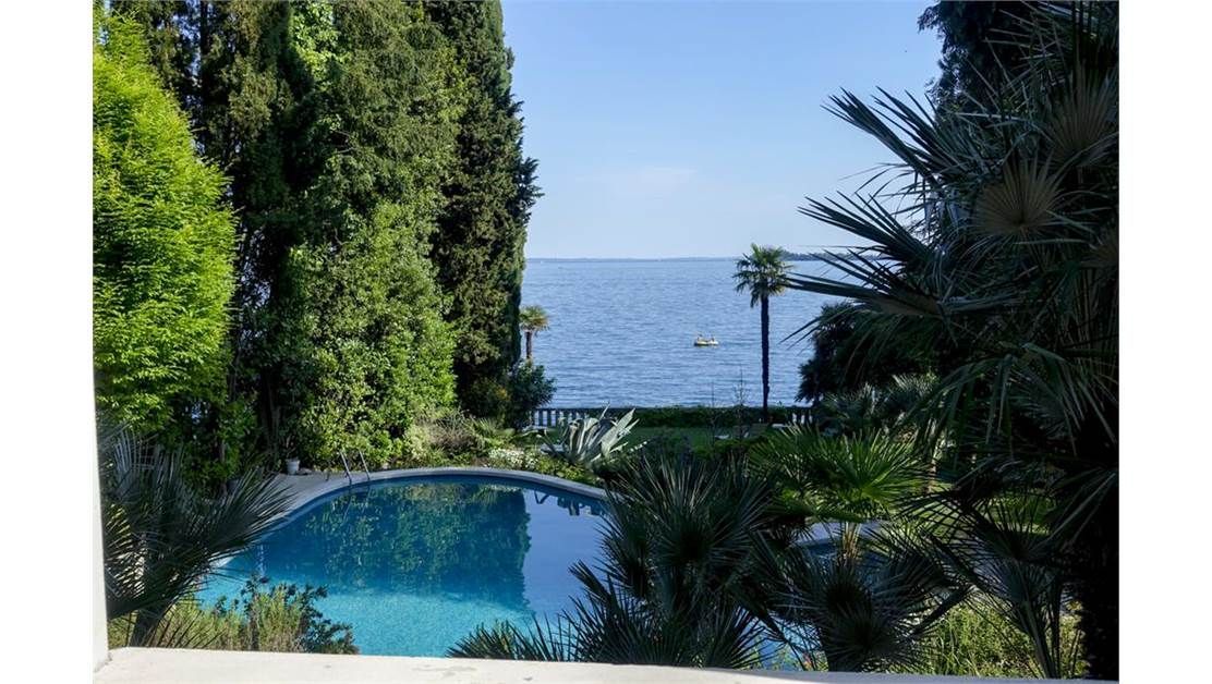Вилла у озера Гарда, Италия, 600 м2 фото 2