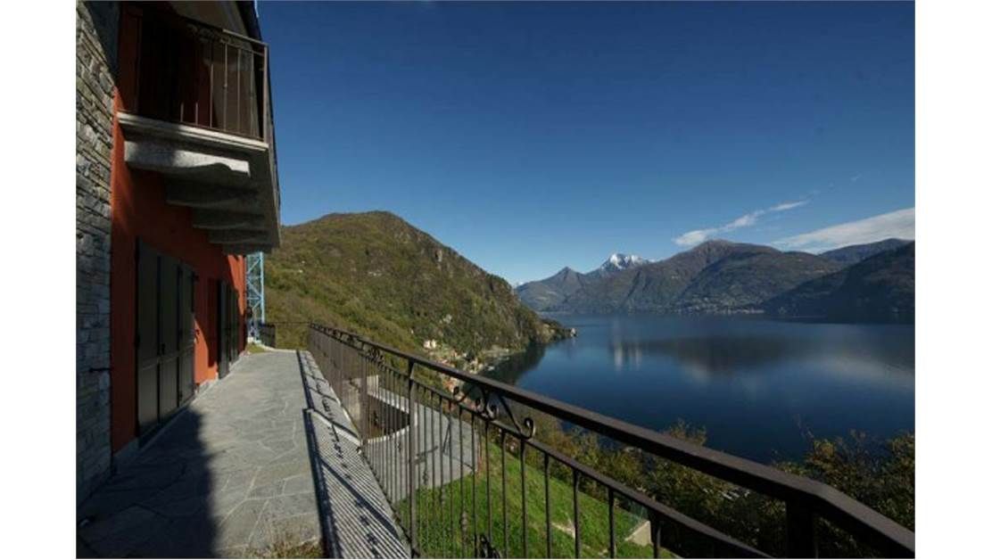 Вилла у озера Комо, Италия, 280 м2 фото 2