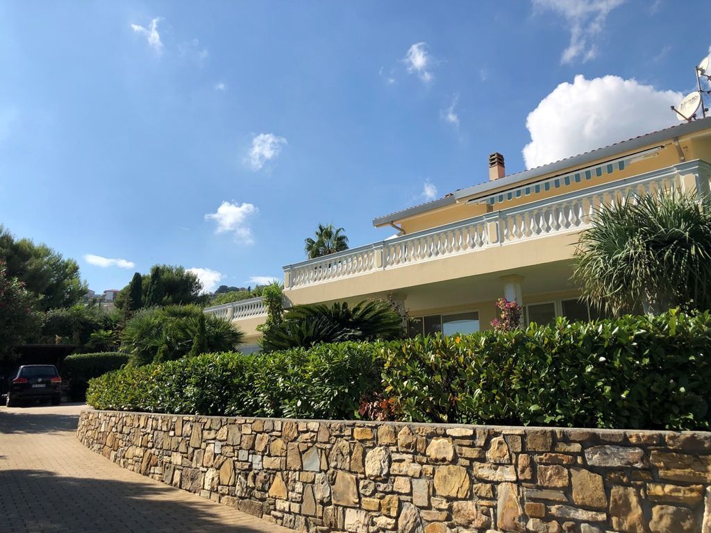 Вилла в Сан-Ремо, Италия, 300 м2 фото 3