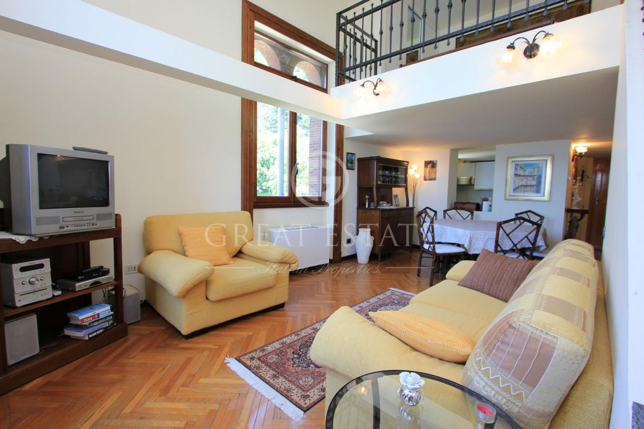 Апартаменты у озера Комо, Италия, 90 м2 фото 2