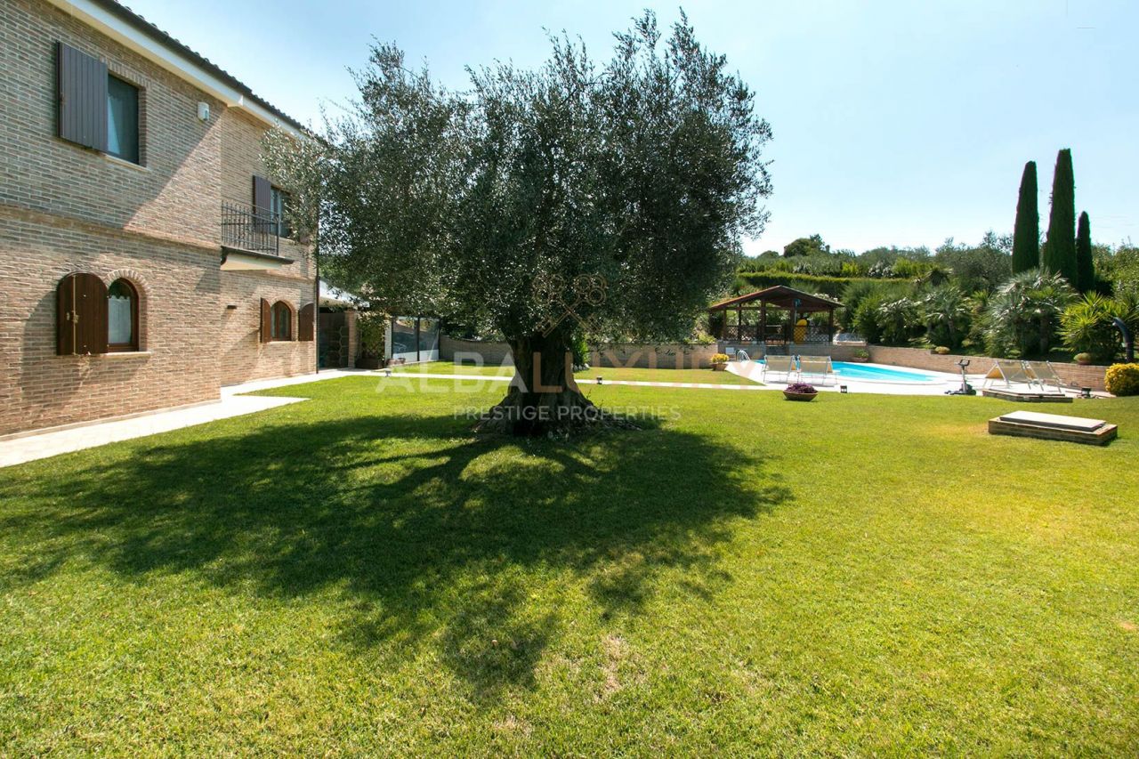 Вилла в Фермо, Италия, 470 м2 фото 2