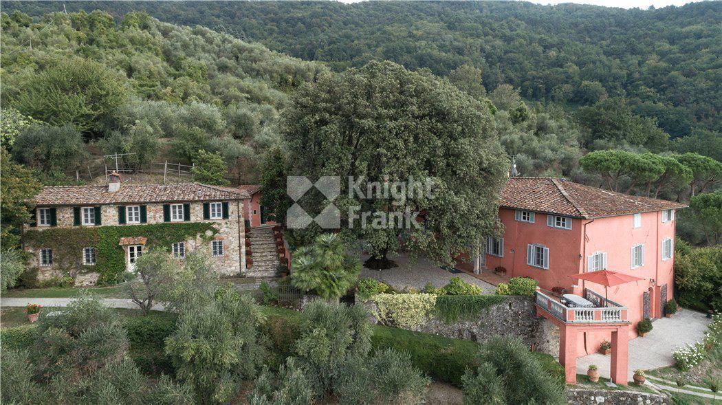 Особняк в Лукке, Италия, 500 м2 фото 4