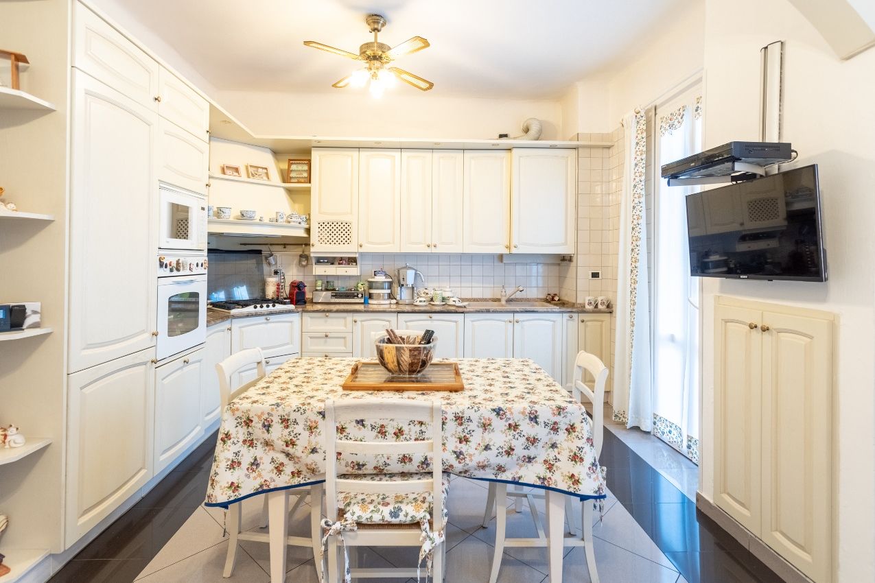 Апартаменты у озера Комо, Италия, 140 м2 фото 3
