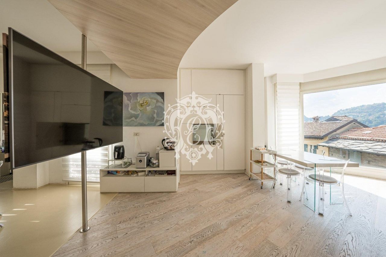 Квартира в Комо, Италия, 170 м2 фото 4