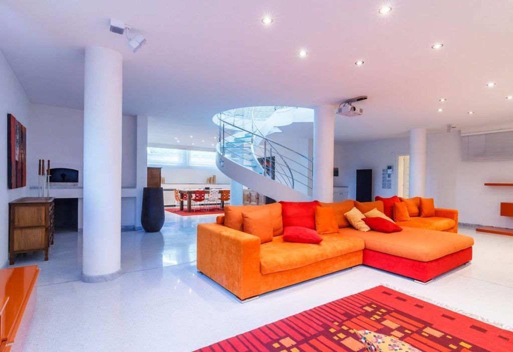 Вилла в Форте деи Марми, Италия, 560 м2 фото 2